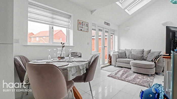 4 Bedroom Detached House For Sale In Chamomile Close, Stowmarket, IP14