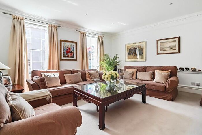 3 Bedroom Maisonette For Sale In High Street, Eton, Windsor, SL4