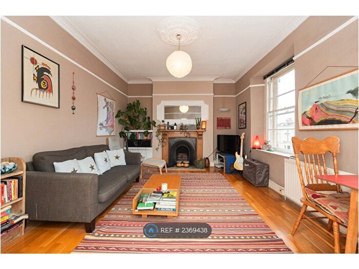 2 Bedroom Flat To Rent In Cotham Grove, Bristol, BS6