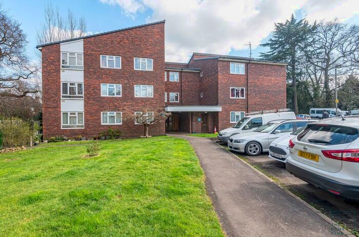 3 Bedroom Flat To Rent In Elgin Gardens, Guildford, GU1