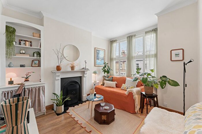 2 Bedroom Flat For Sale In Edgington Road, London, SW16