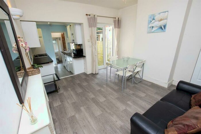 4 Bedroom House To Rent In Harborne Park Road, Birmingham, B17