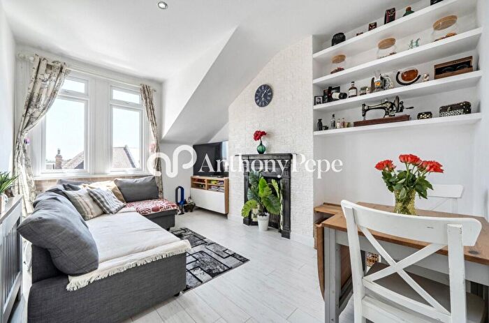1 Bedroom Flat For Sale In Park Avenue, Palmers Green, London, N13