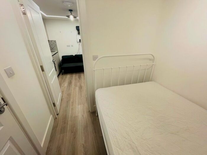 1 Bedroom Flat To Rent In Rita Road, London, SW8