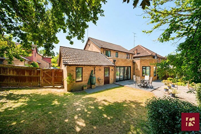 4 Bedroom Detached House For Sale In Chaucer Road, Crowthorne, Berkshire, RG45