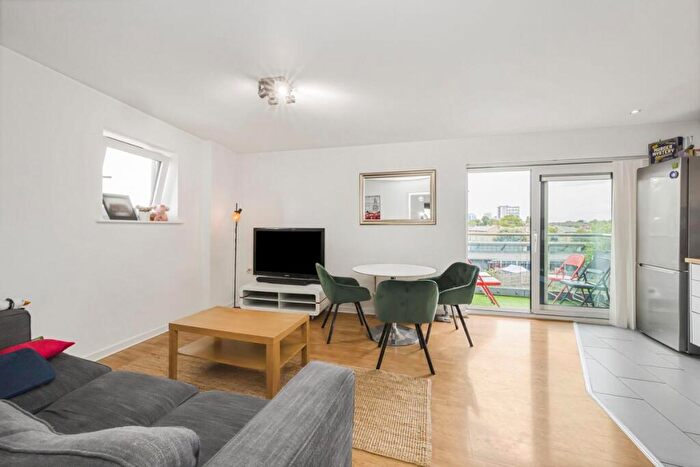 2 Bedroom Apartment For Sale In Tequila Wharf, Limehouse, E14