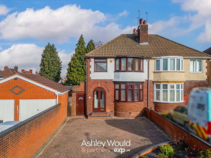3 Bedroom Semi Detached House For Sale In Farm Avenue, Oldbury, B68
