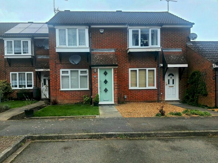 2 Bedroom House To Rent In Halleys Way, Houghton Regis, LU5