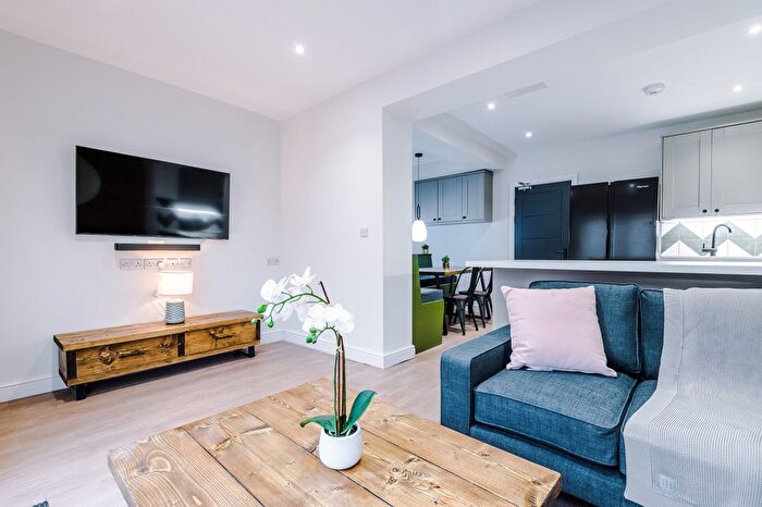 6 Bedroom Terraced House To Rent In Capricorn Way, Salford, M6