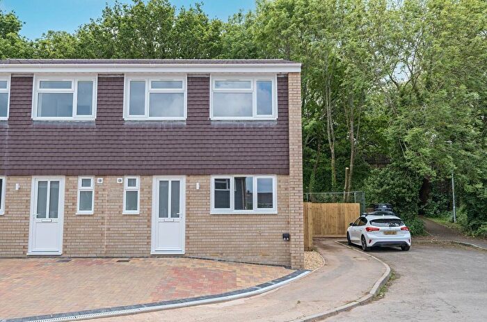 3 Bedroom Semi-Detached House For Sale In Eskdale, Thornbury, BS35