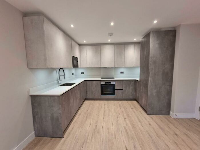 2 Bedroom Apartment To Rent In Shoppenhangers Road, Maidenhead, SL6