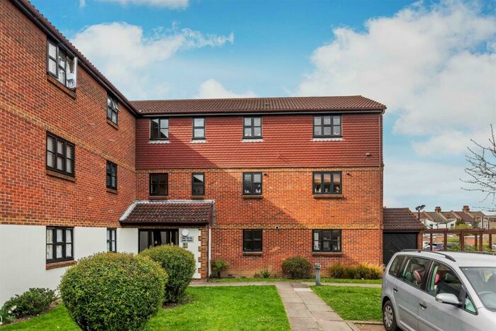 2 Bedroom Apartment To Rent In Lewis Road, Mitcham, Surrey, CR4