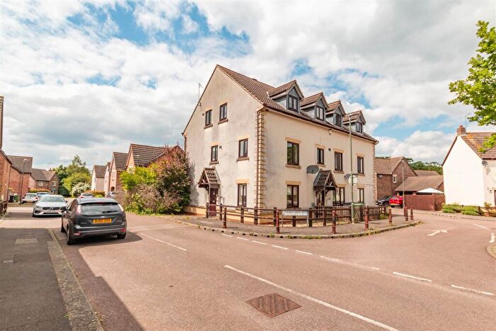 4 Bedroom Town House To Rent In Court View, Stonehouse, GL10