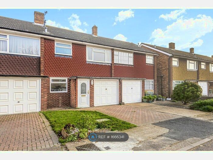 3 Bedroom Terraced House To Rent In Heatherlands, Sunbury-On-Thames, TW16