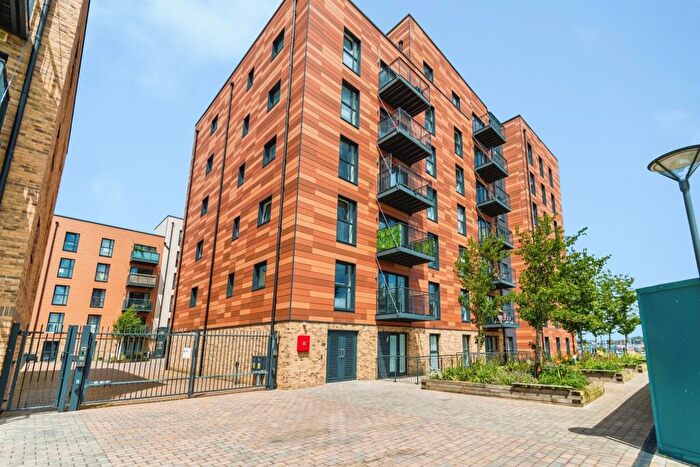 2 Bedroom Flat For Sale In Thomas Blake Avenue, Southampton, SO14