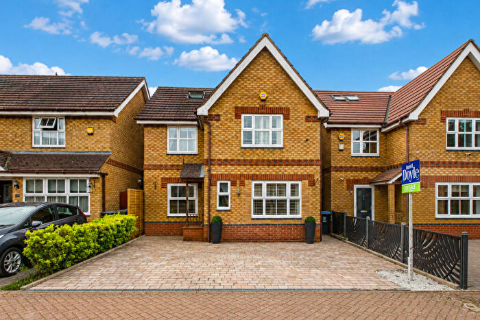 4 Bedroom Detached House For Sale In Hadland Close, Bovingdon Hemel Hempstead, HP3