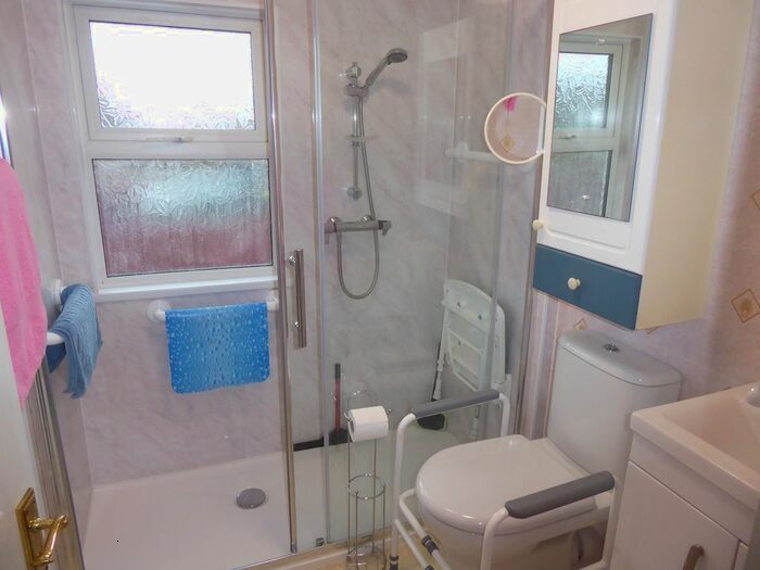 2 Bedroom Mobile/park Home For Sale In Mill Farm Park, Pagham, Bognor Regis, West Sussex, PO21