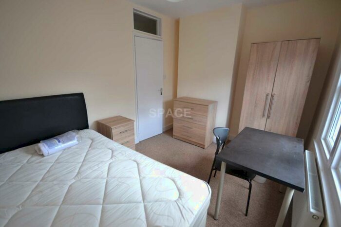 4 Bedroom Terraced House To Rent In Brighton Road, Earley, RG6