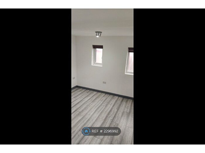 1 Bedroom Flat To Rent In Desford Way, Ashford, TW15