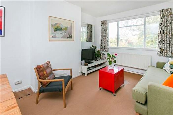 2 Bedroom Flat To Rent In Sibella Road, London, SW4