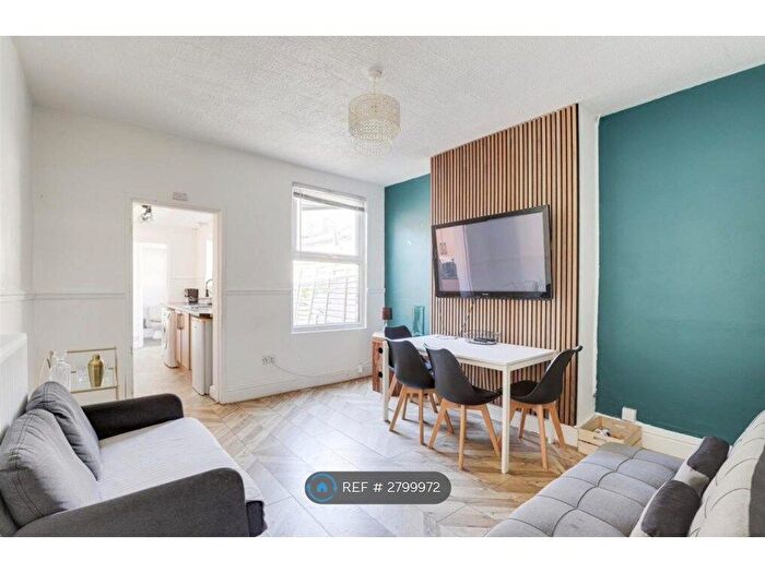 4 Bedroom Terraced House To Rent In Nottingham, Nottingham, NG7