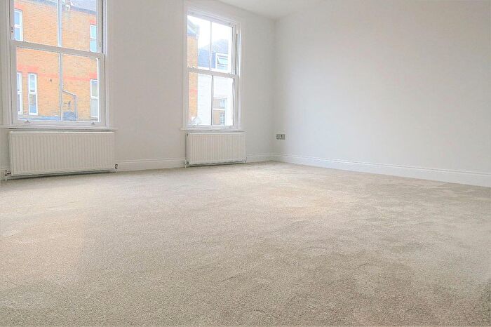 1 Bedroom Flat To Rent In Broad Street, Central Tedd, Mins Walk Station, TW11