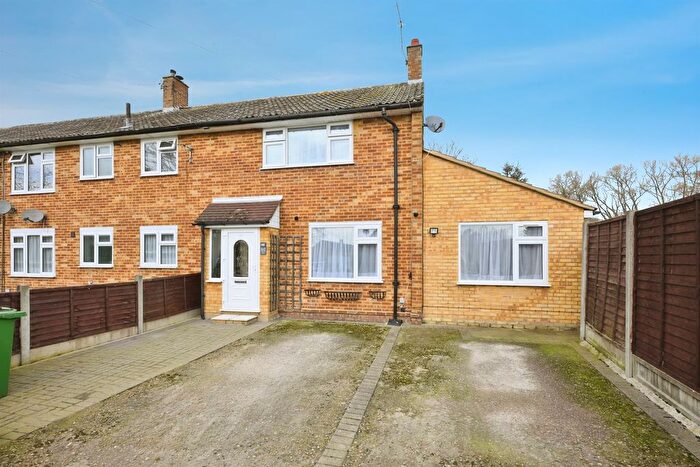 3 Bedroom End Terrace House For Sale In Wavell Close, Cheshunt, Waltham Cross, EN8