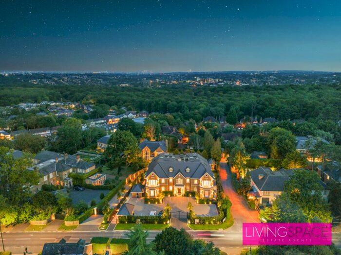 2 Bedroom Flat To Rent In Camlet Way, EN4