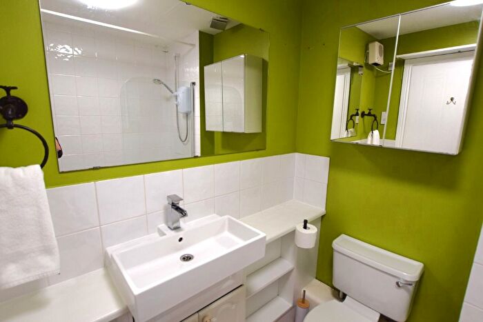 2 Bedroom Flat To Rent In Broughton Road, Broughton, Edinburgh, EH7