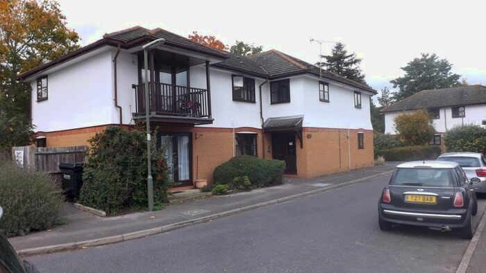 1 Bedroom Studio To Rent In Joinville Place, Addlestone, KT15