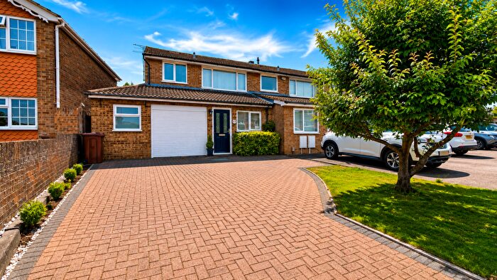3 Bedroom End Of Terrace House For Sale In Harptree Drive, Walderslade, Kent, ME5