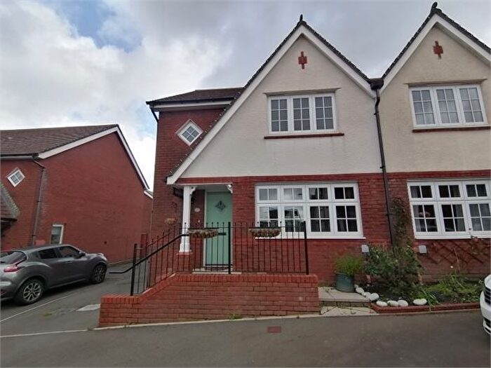 3 Bedroom Semi-detached House For Sale In Parc Dan Y Bryn, Tonyrefail, CF39