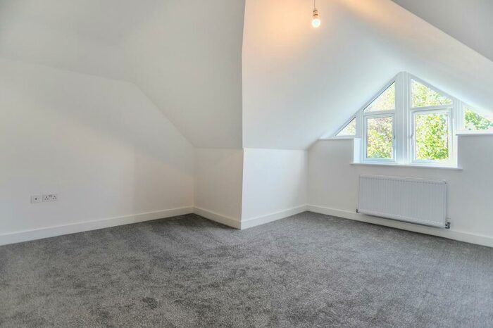 3 Bedroom Chalet For Sale In Eastfield Lane, Ringwood, Hampshire., BH24
