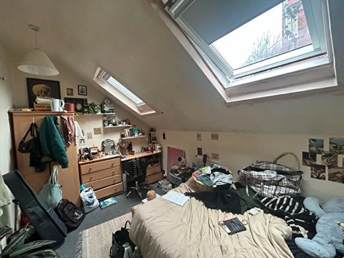 7 Bedroom Property To Rent In Regent Park Terrace, Hyde Park, Leeds, LS6