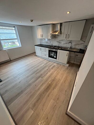 2 Bedroom Flat To Rent In Samuel Street, Woolwich, SE18