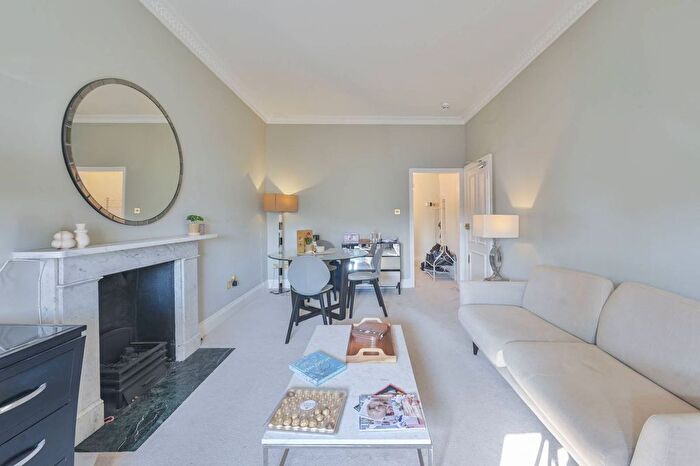 2 Bedroom Flat For Sale In Egerton Gardens, Chelsea, London, SW3