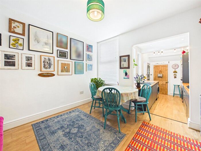 3 Bedroom Semi-Detached House For Sale In Leonard Avenue, Nottingham, Nottinghamshire, NG5