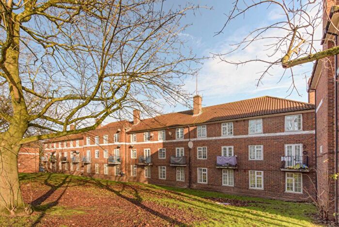 3 Bedroom Maisonette To Rent In Sheaveshill Court, Colindale, London, NW9