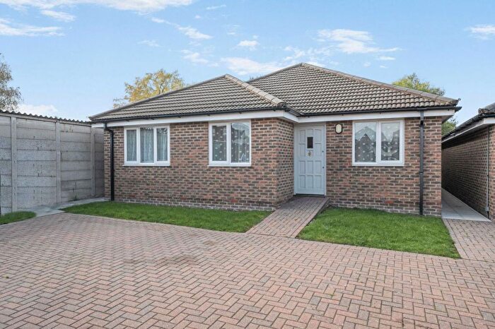 4 Bedroom Bungalow To Rent In Northfleet, DA11
