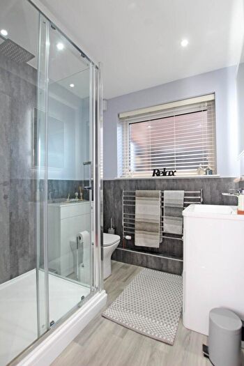 2 Bedroom Detached House For Sale In Angus Close, Eastbourne, BN20