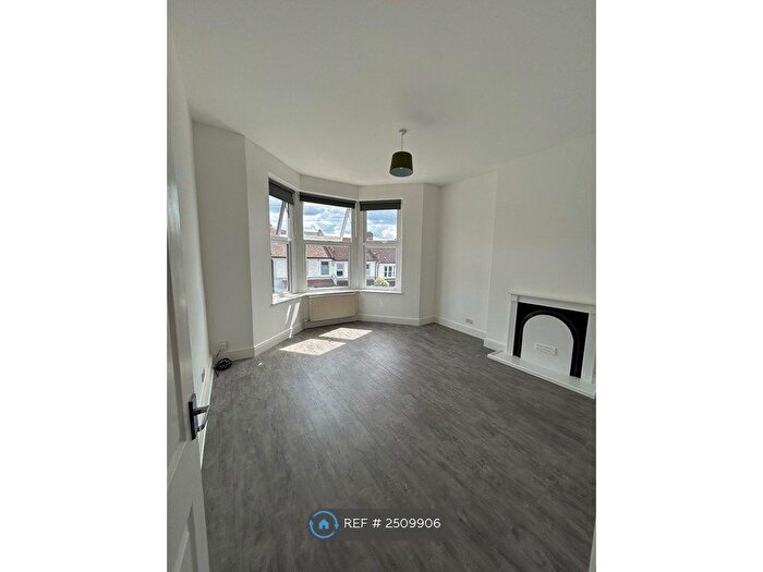 2 Bedroom Flat To Rent In George Lane, London, SE13