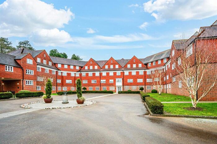 2 Bedroom Apartment To Rent In Elizabeth Drive, Banstead, SM7