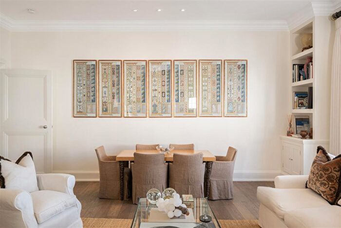 2 Bedroom Flat For Sale In Walton Street, Knightsbridge, SW3