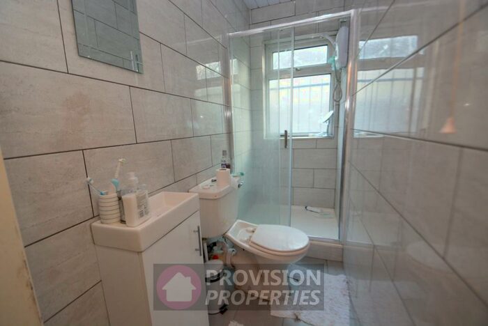 1 Bedroom Flat To Rent In Regent Terrace, Hyde Park, Leeds, LS6