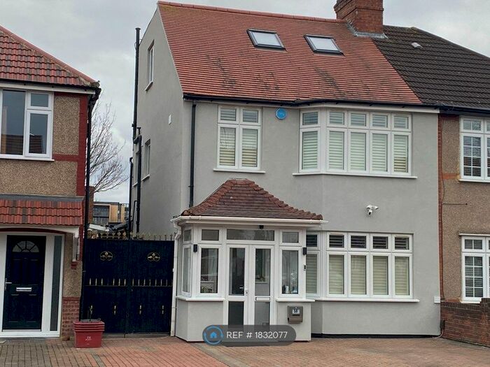 Studio To Rent In The Drive, Isleworth, TW7