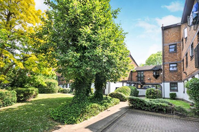 2 Bedroom Flat To Rent In Longbridge Way, London, SE13