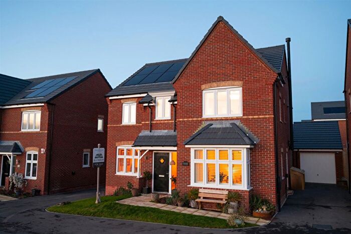 4 Bedroom Detached House For Sale In Tinker Street, Chesterfield, Derbyshire, S43