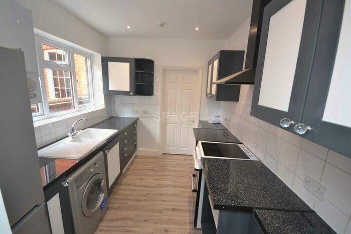 4 Bedroom Terraced House To Rent In Swainstone Road, Reading, Berkshire, RG2