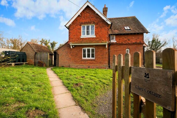 3 Bedroom Detached House To Rent In Hatchlands Park, GU4