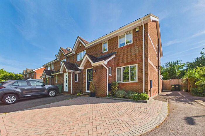 2 Bedroom End Of Terrace House For Sale In Birches Crest, Basingstoke, RG22